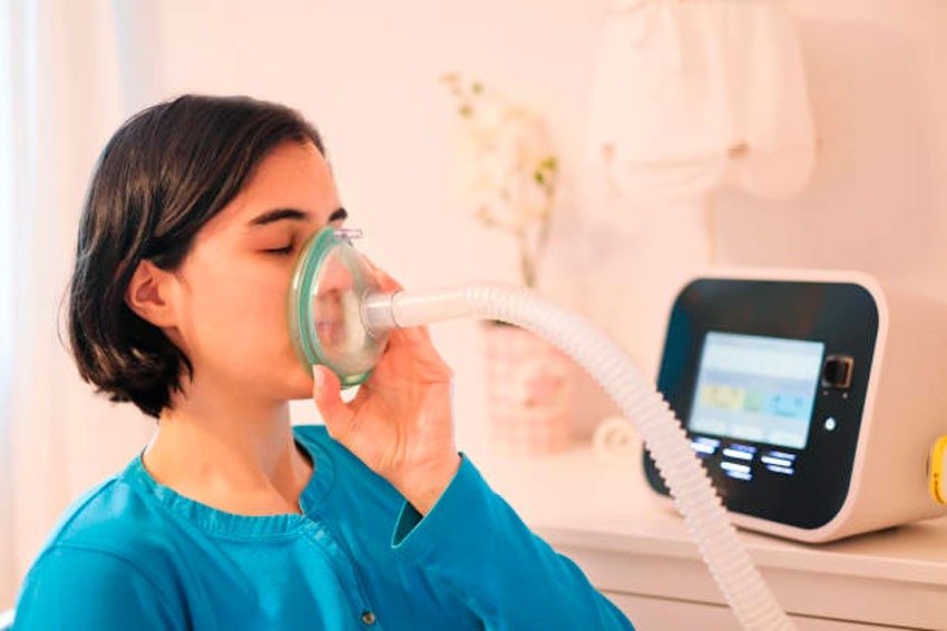 chica utilizando un concentrador de oxígeno pequeño en casa concentrador de oxigeno de 5 litros precio
